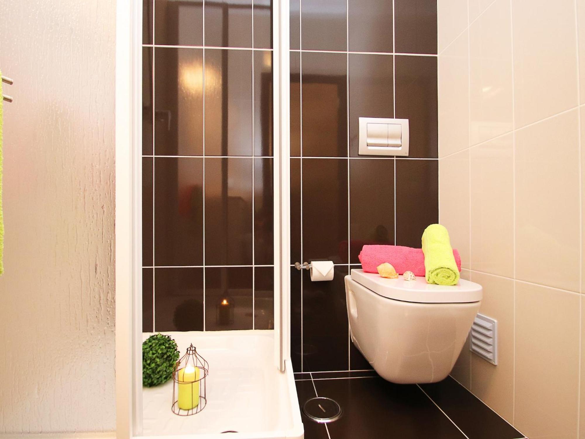 In With Shared Pool Apartment *