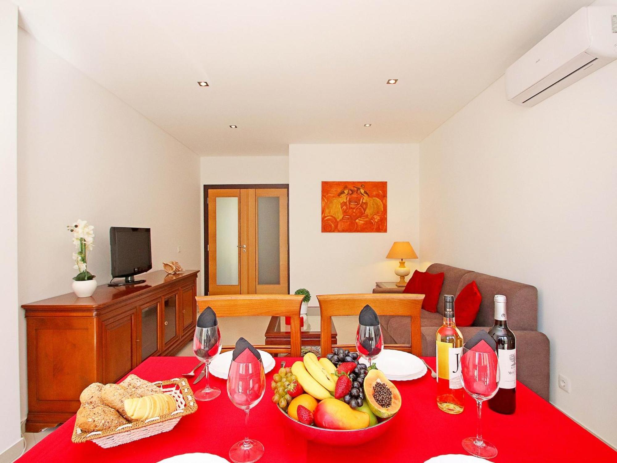 Apartment In With Shared Pool *